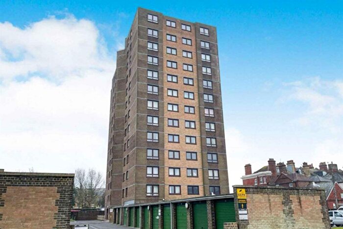 2 Bedroom Flat To Rent In Kingmere, South Terrace, Littlehampton, BN17