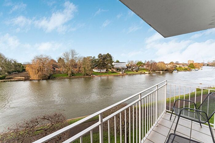 2 Bedroom Flat For Sale In Riverside Road, Staines-Upon-Thames, TW18