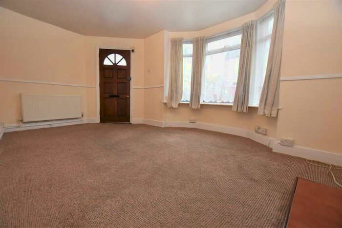 1 Bedroom Flat To Rent In Queens Road, RG4