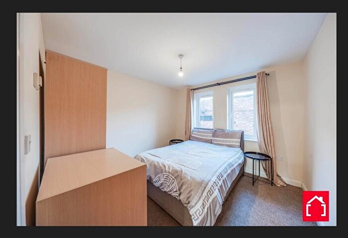 2 Bedroom Flat To Rent In Macleod Street, London, SE17