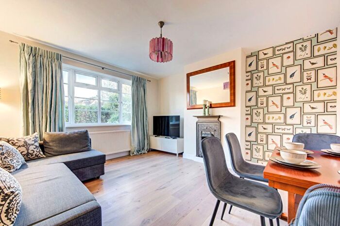 2 Bedroom Flat To Rent In Pitshanger, W5
