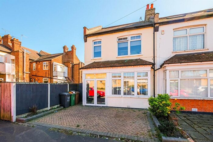 3 Bedroom House For Sale In Hampton Road, Chingford, E4