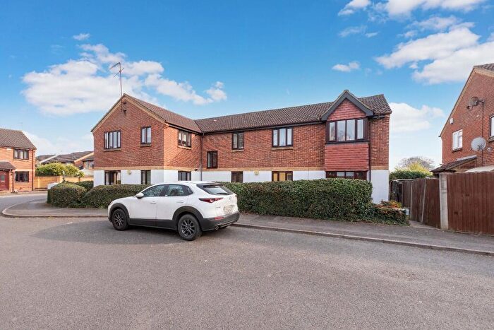2 Bedroom Flat For Sale In Alder Close, Cippenham, SL1