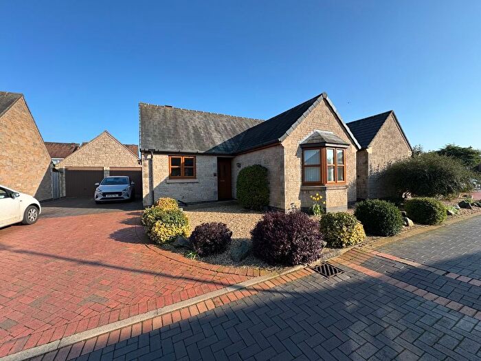 2 Bedroom Detached House For Sale In Arbury Garth, Nuneaton, CV10