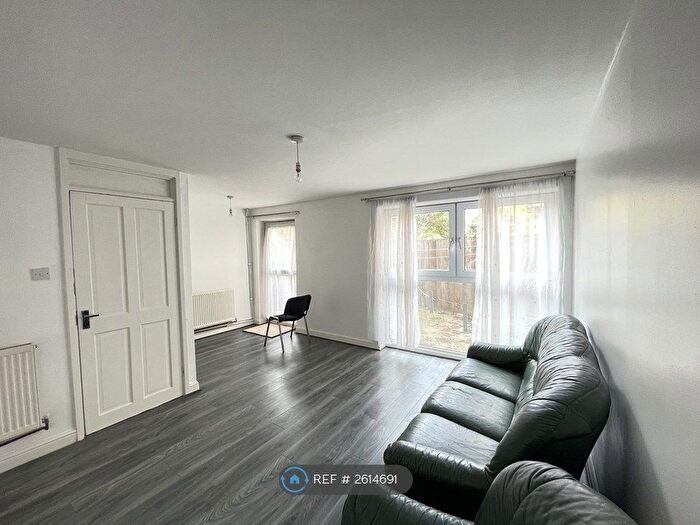 2 Bedroom Maisonette To Rent In Beckton Road, London, E16