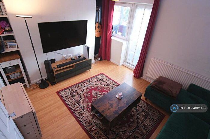1 Bedroom Flat To Rent In Doveton House, London, E1
