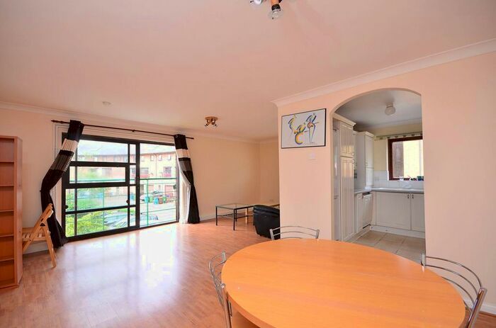 2 Bedroom Flat To Rent In Plover Way, Rotherhithe, London, SE16