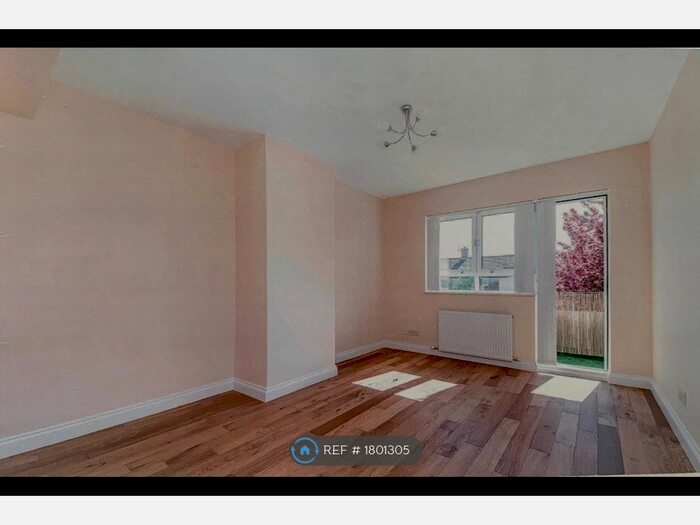 1 Bedroom Flat To Rent In Alfred Butt House, Tooting Bec, SW17