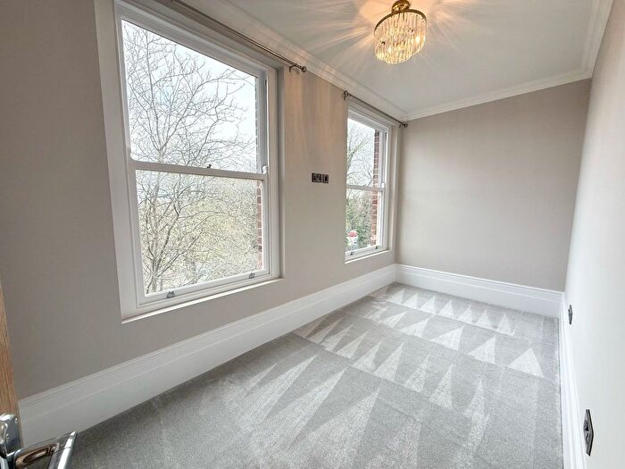 3 Bedroom Flat To Rent In Sandy Walk, Wakefield, WF1