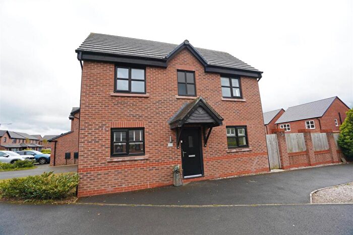 3 Bedroom Semi-Detached House To Rent In Lancashire Way, Horwich, Bolton, BL6