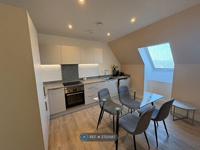 2 Bedroom Flat To Rent In Burrell House, Watford, WD24