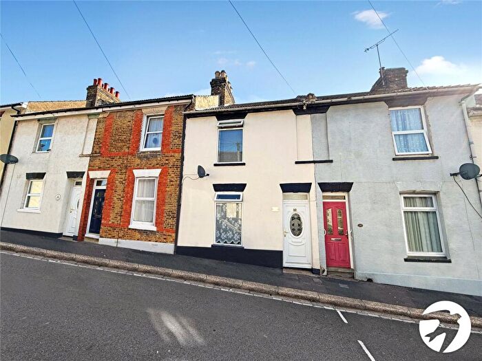 3 Bedroom Terraced House To Rent In Wykeham Street, Strood, Rochester, Kent, ME2