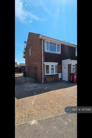 3 Bedroom End Of Terrace House To Rent In Severn Crescent, Slough, SL3