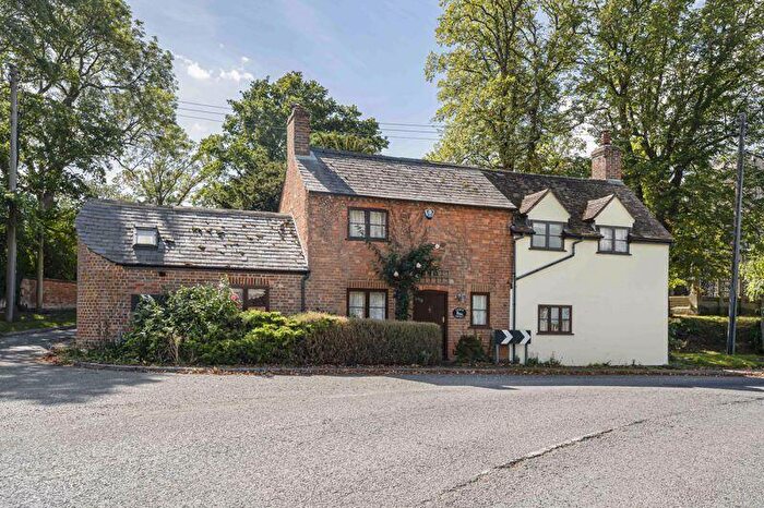 3 Bedroom Cottage For Sale In Newport Road, Moulsoe, MK16