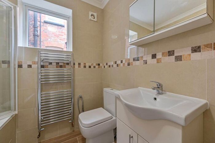 2 Bedroom Flat For Sale In Rosslyn Crescent, Harrow, HA1