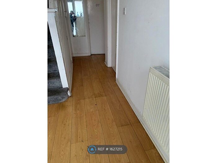 3 Bedroom Semi-Detached House To Rent In Hounslow, Hounslow, TW4
