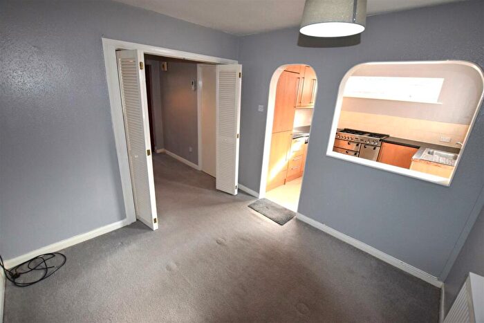 3 Bedroom Detached Bungalow For Sale In Fairholme Close, Chester, CH1