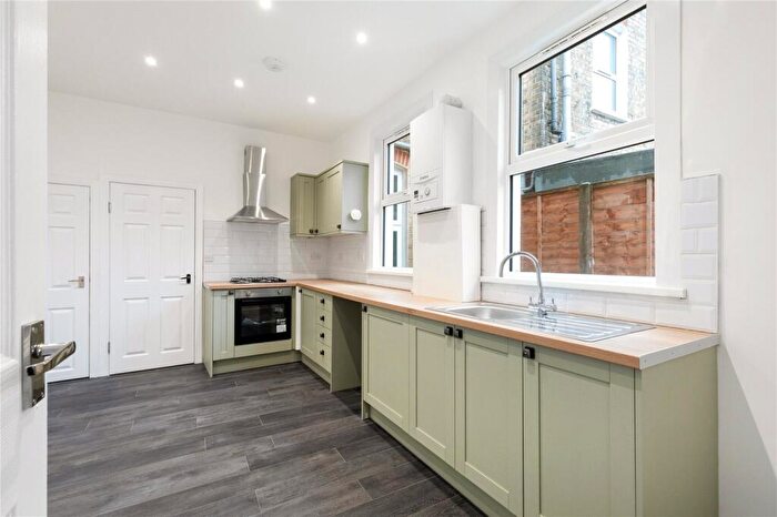 1 Bedroom Apartment To Rent In Seven Sisters Road, London, N15