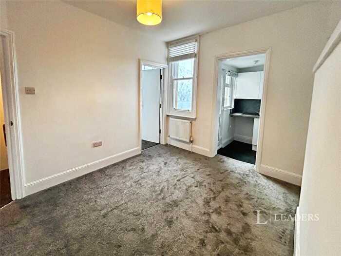 2 Bedroom Flat To Rent In Albion Hill, Brighton, East Sussex, BN2
