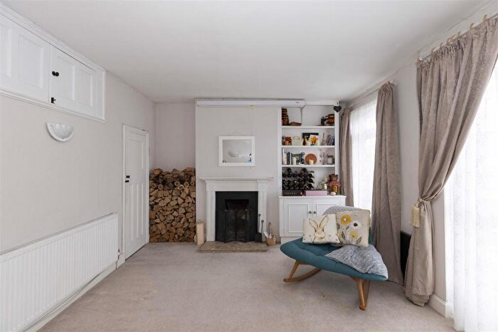 4 Bedroom Flat To Rent In Colston Road, East Sheen, SW14