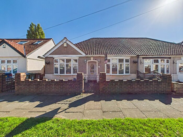 2 Bedroom Semi Detached House For Sale In Woodlands Avenue, Sidcup, Kent, DA15
