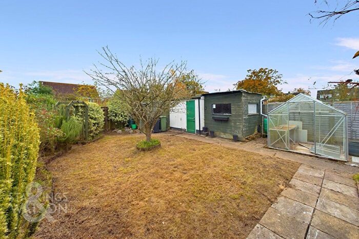 3 Bedroom Detached Bungalow For Sale In Waterloo Avenue, Roydon, Diss, IP22