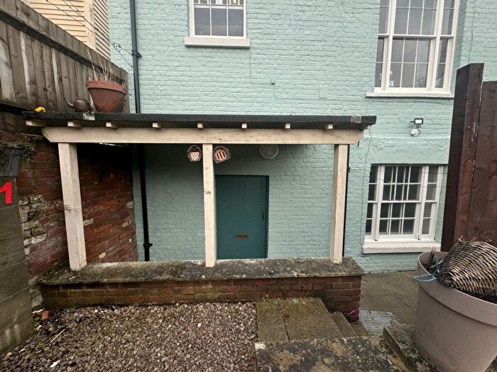 1 Bedroom Flat To Rent In High Street, Rochester, ME1