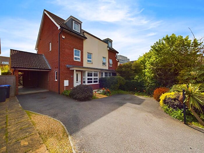 4 Bedroom Semi-Detached House To Rent In Bolsover Road, Worthing, BN13