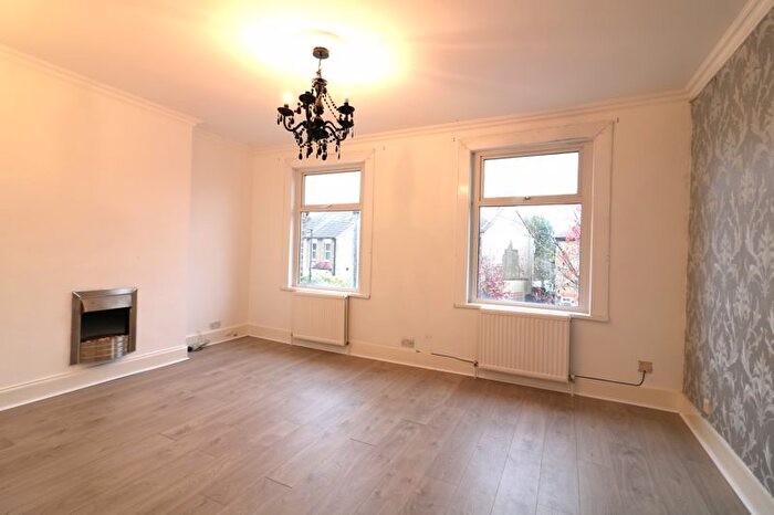 2 Bedroom Flat To Rent In Mandeville Road, Enfield, EN3