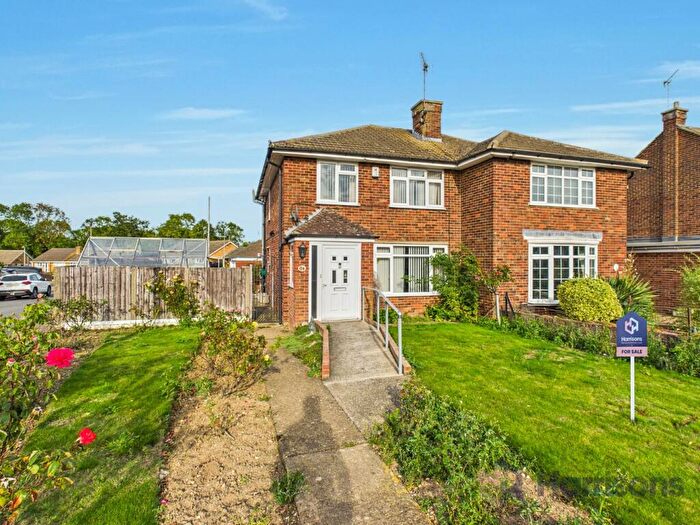 3 Bedroom Semi-Detached House For Sale In Kenilworth Court, Sittingbourne, Kent, ME10