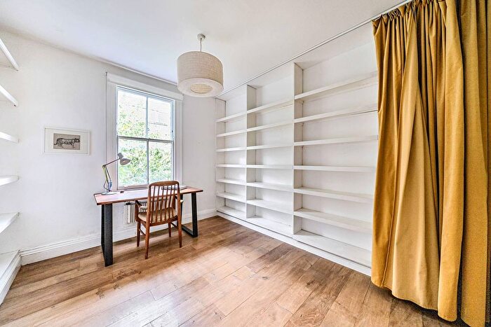 2 Bedroom Flat For Sale In Kenton Street, Bloomsbury, London, WC1N