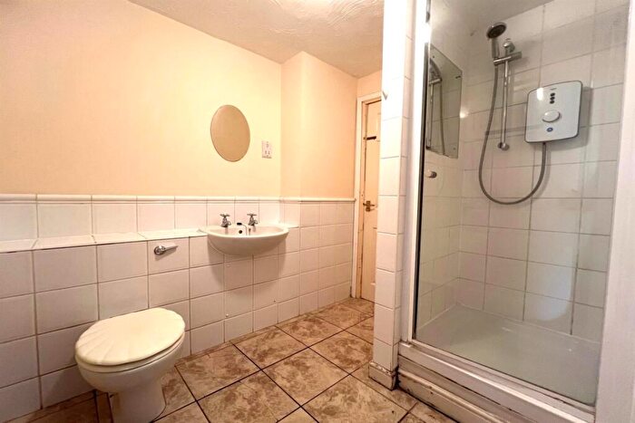 4 Bedroom House To Rent In Swansea Court, E16