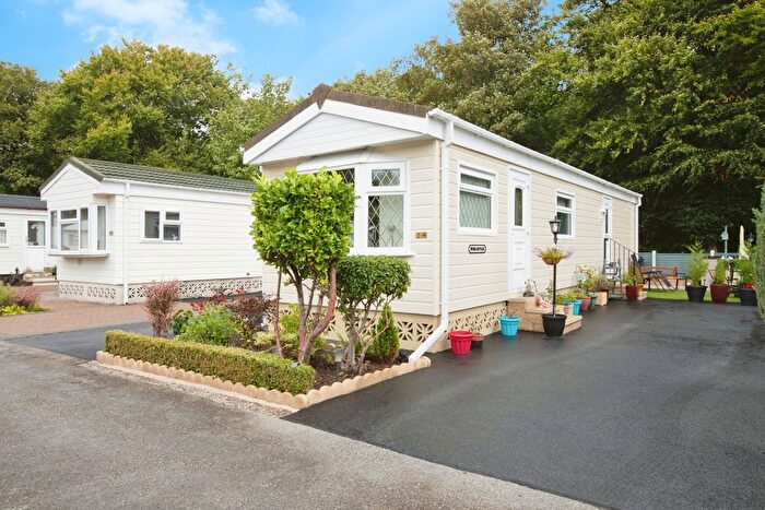 1 Bedroom Bungalow For Sale In Padiham Road, Burnley, Lancashire, BB12