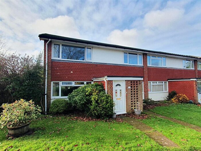 3 Bedroom Flat To Rent In Moat Court, Ashtead, KT21