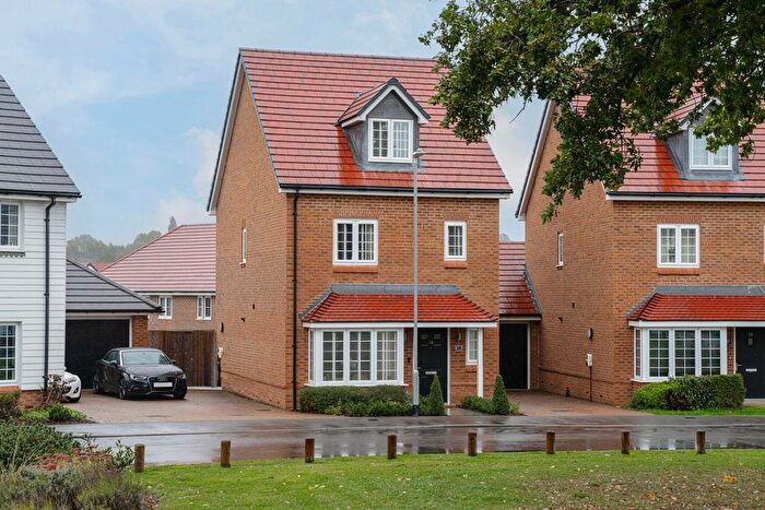4 Bedroom Detached House For Sale In Goodwood Road, Edenbridge, TN8