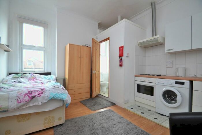 Studio To Rent In George Lane, London, SE13