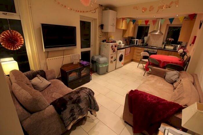 5 Bedroom Terraced House To Rent In Tewkesbury Street - Cardiff, CF24