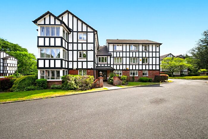 2 Bedroom Flat For Sale In Schools Hill, Stockport, SK8