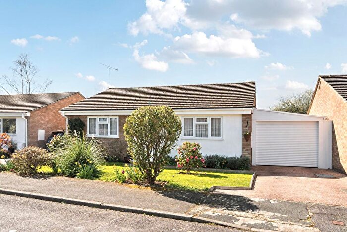 2 Bedroom Detached Bungalow For Sale In Lyndhurst Way, Chertsey, KT16