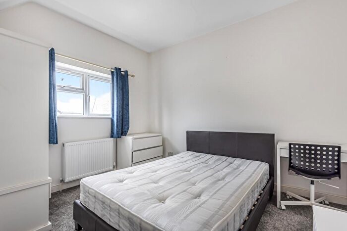 5 Bedroom Semi-Detached House To Rent In Cowley Road, Hmo Ready Sharers, OX4