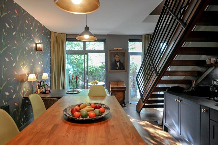 2 Bedroom Apartment For Sale In Red Square, Carysfort Road, N16