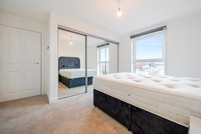 3 Bedroom Flat To Rent In Kilpatrick Grove, Edinburgh, EH6