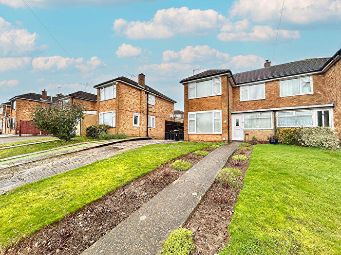 3 Bedroom Semi Detached House For Sale In Goldstone Crescent, East Dunstable, LU5