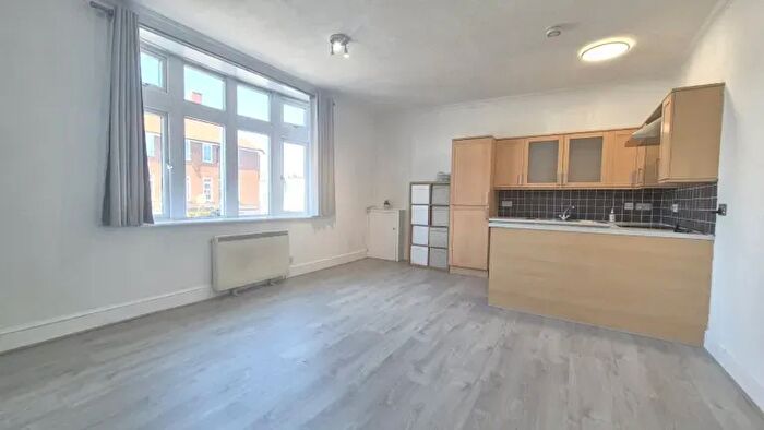 1 Bedroom Flat To Rent In Green Lanes, Southgate, N21