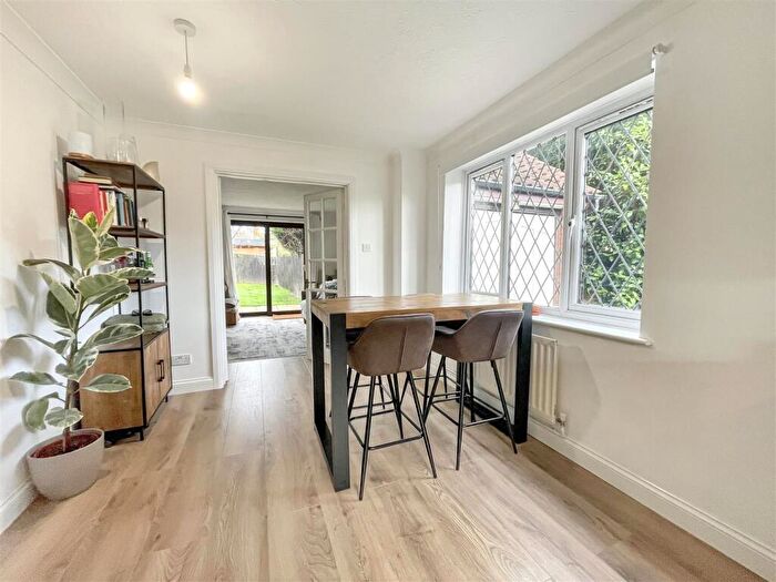 3 Bedroom Detached House For Sale In Sedgefield Close, Sonning Common, RG4