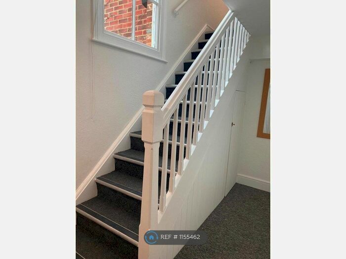 2 Bedroom Flat To Rent In High Street, Fordingbridge, SP6