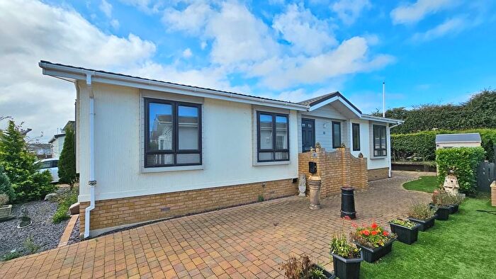 2 Bedroom Mobile/park Home For Sale In Rhododendron Close, Herne Bay, CT6