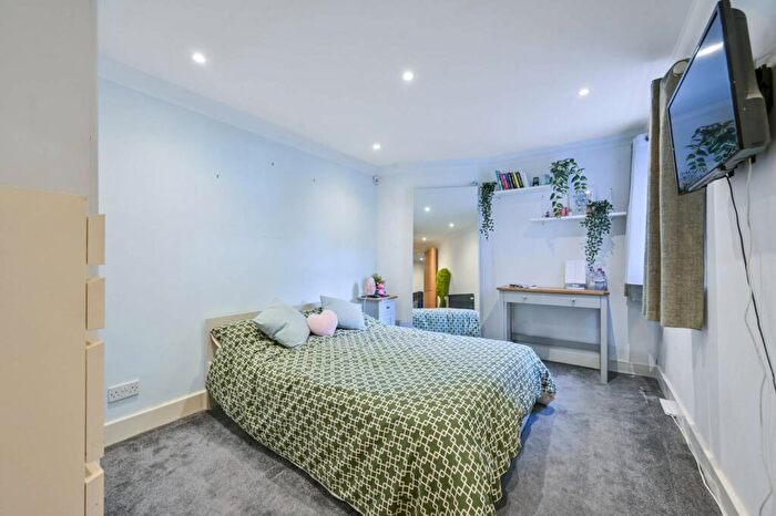 2 Bedroom Flat To Rent In Chelsea Court, Islington, London, N1