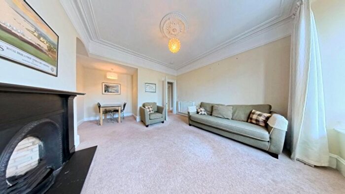 2 Bedroom Flat To Rent In Holburn Street, City Centre, Aberdeen, AB10
