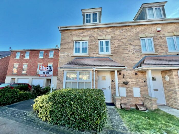 4 Bedroom Semi-Detached House To Rent In Rosedene Close, Stairfoot, Barnsley, S70